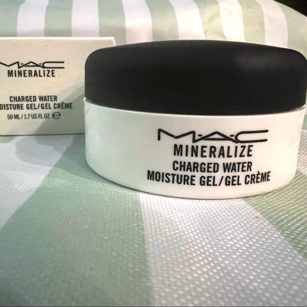 MAC Mineralize Charged Water Moisture Gel